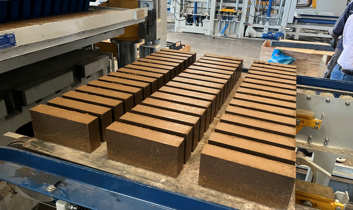 Makina plotësisht automatike e prodhimit të tullave ZN1500 fuqizon klientin e Kinës Lindore në përdorimin e burimeve të llumit